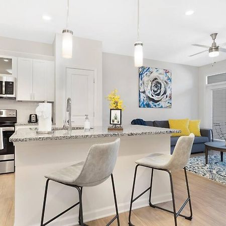 Stylish New Condo In Конкорд Экстерьер фото