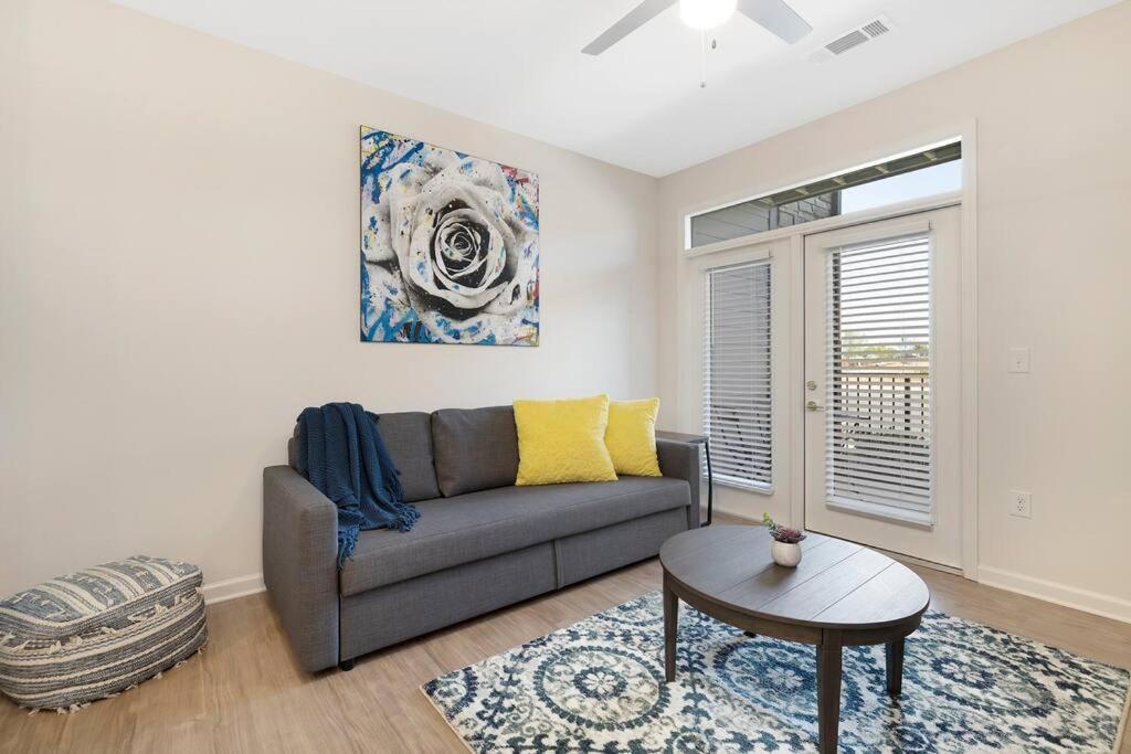 Stylish New Condo In Конкорд Экстерьер фото